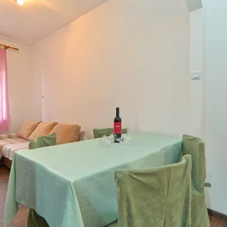 Mariza 1026 Apartman *